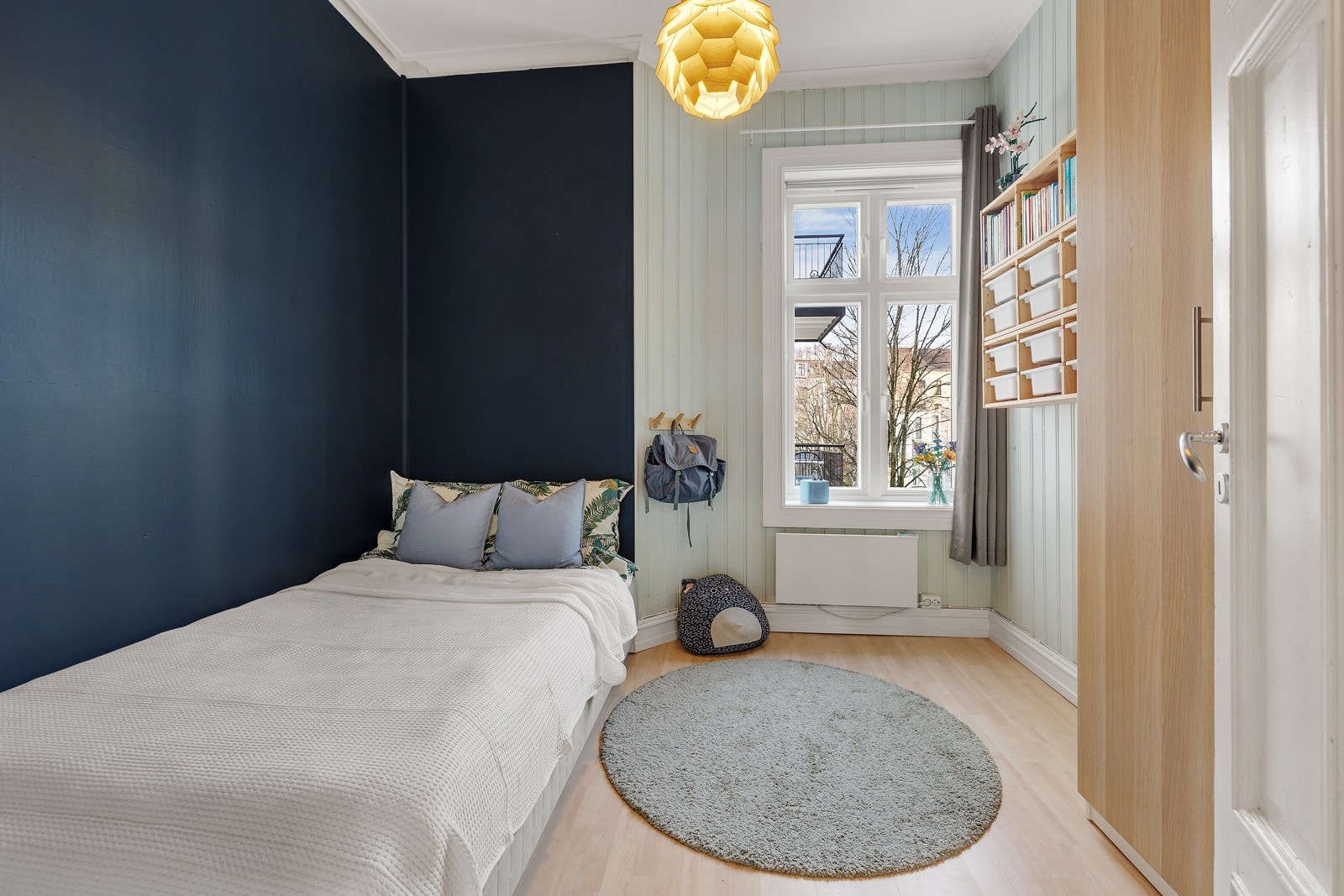 Soverom 2 & 3 har også en fin størrelse med plass til seng, skap/kommode og eventuelt en liten kontorpult. Galleribilde