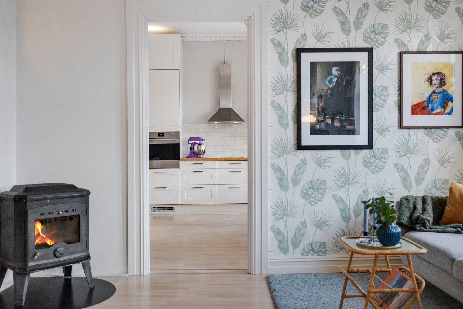 Fra stuen er det inngang til det romslige kjøkkenet. Galleribilde