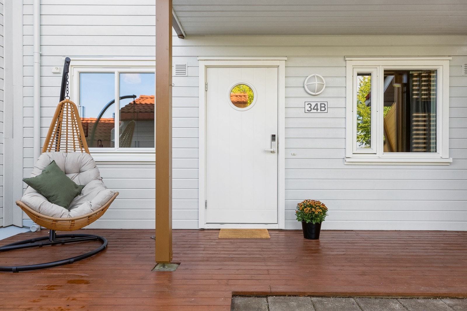 Borettslaget Rate Park er populært og velholdt, og består av til sammen 24 andeler. Det er nymalte fasader. Med leiligheten følger parkeringsplass i kjeller, med elbil-lader. Galleribilde