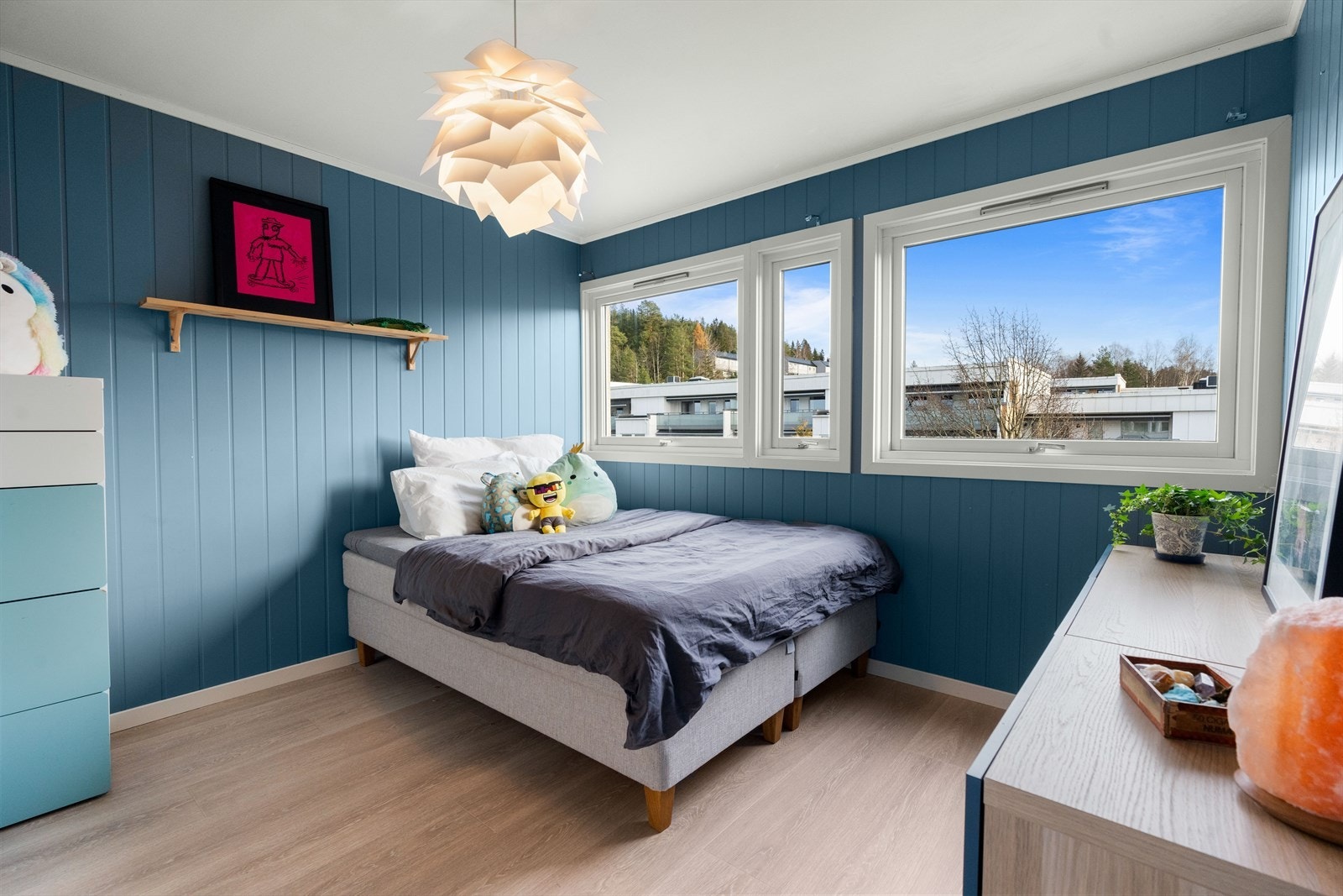 Videre rommer leiligheten to gode soverom. Galleribilde