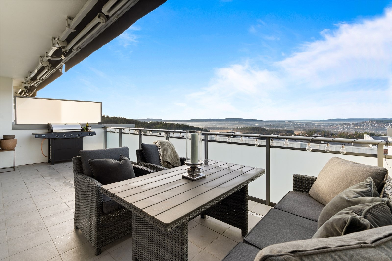 Dette er en meget tiltalende 3-roms andelsleilighet i Bjørnefaret Borettslag. Galleribilde