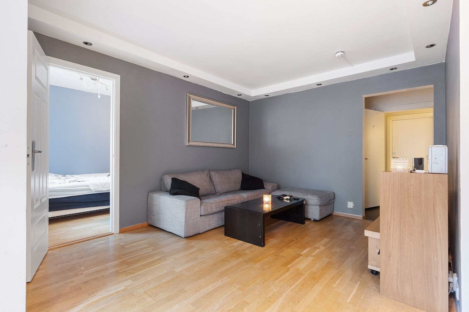 Romslig stue med god plass til sofagruppe. Galleribilde