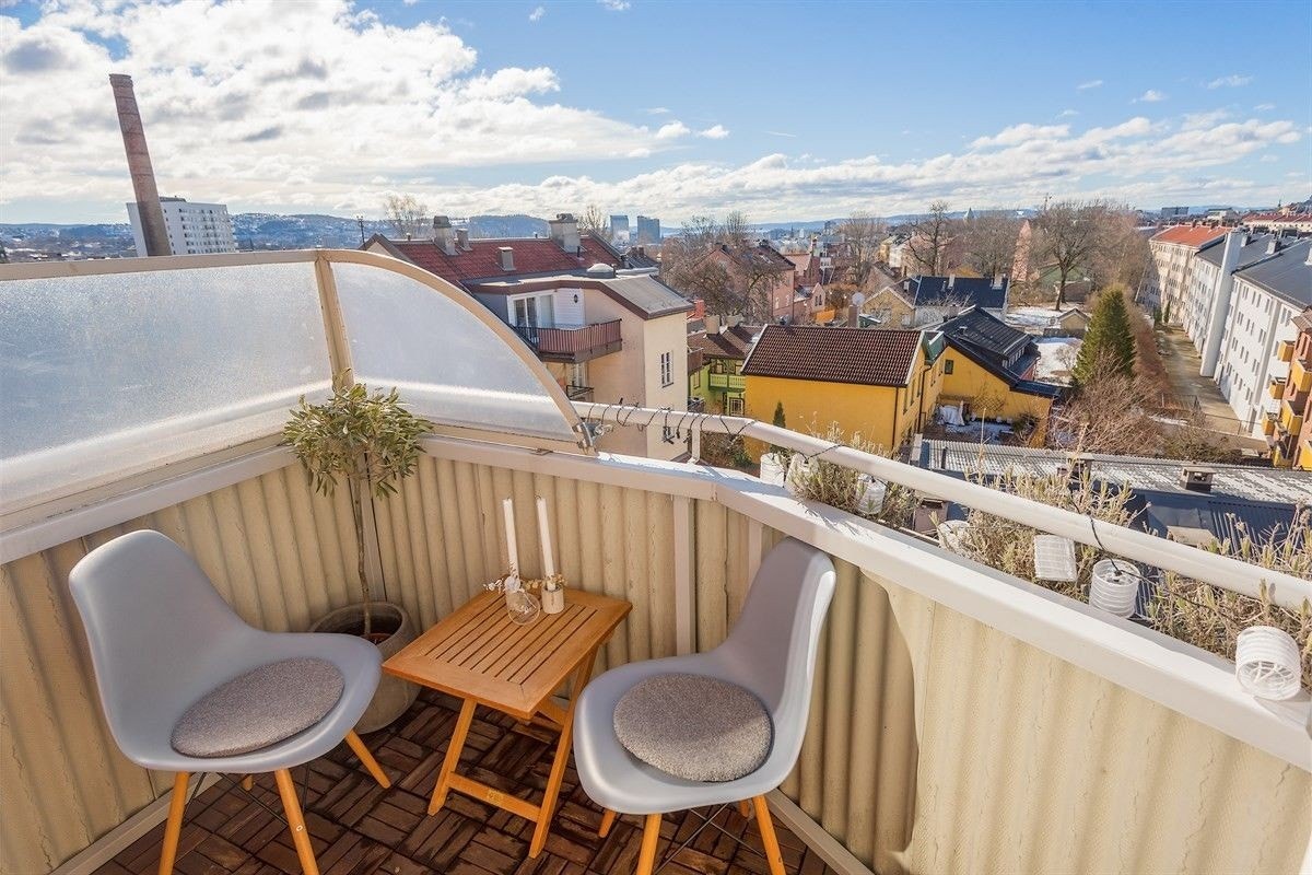 Solrik balkong med flott utsikt Galleribilde