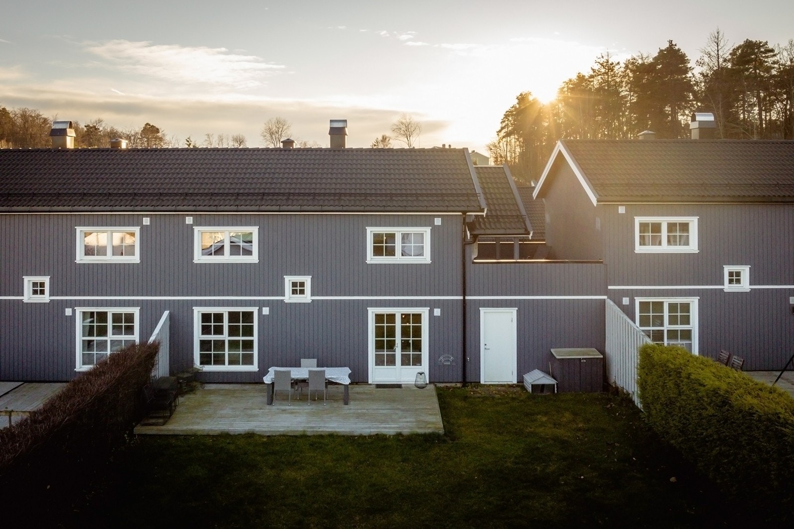 Usjenert og koselig terrasse, med gode solforhold. Galleribilde