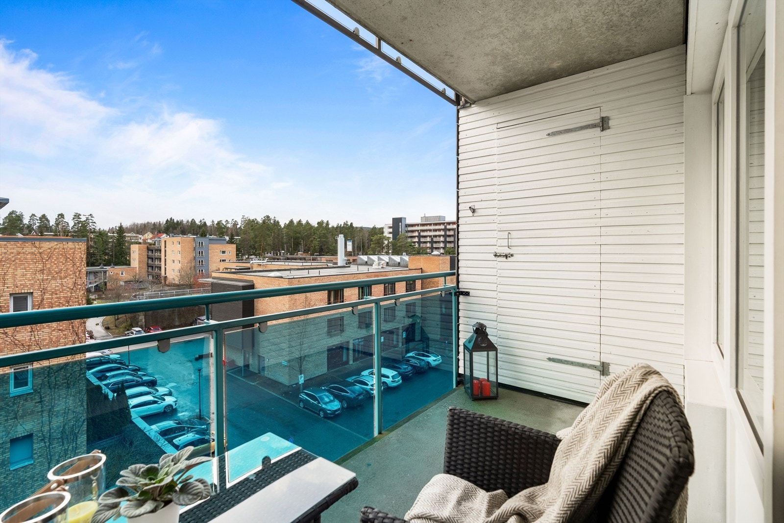På balkongen har leiligheten en praktisk utvendig bod på 2 m². Galleribilde