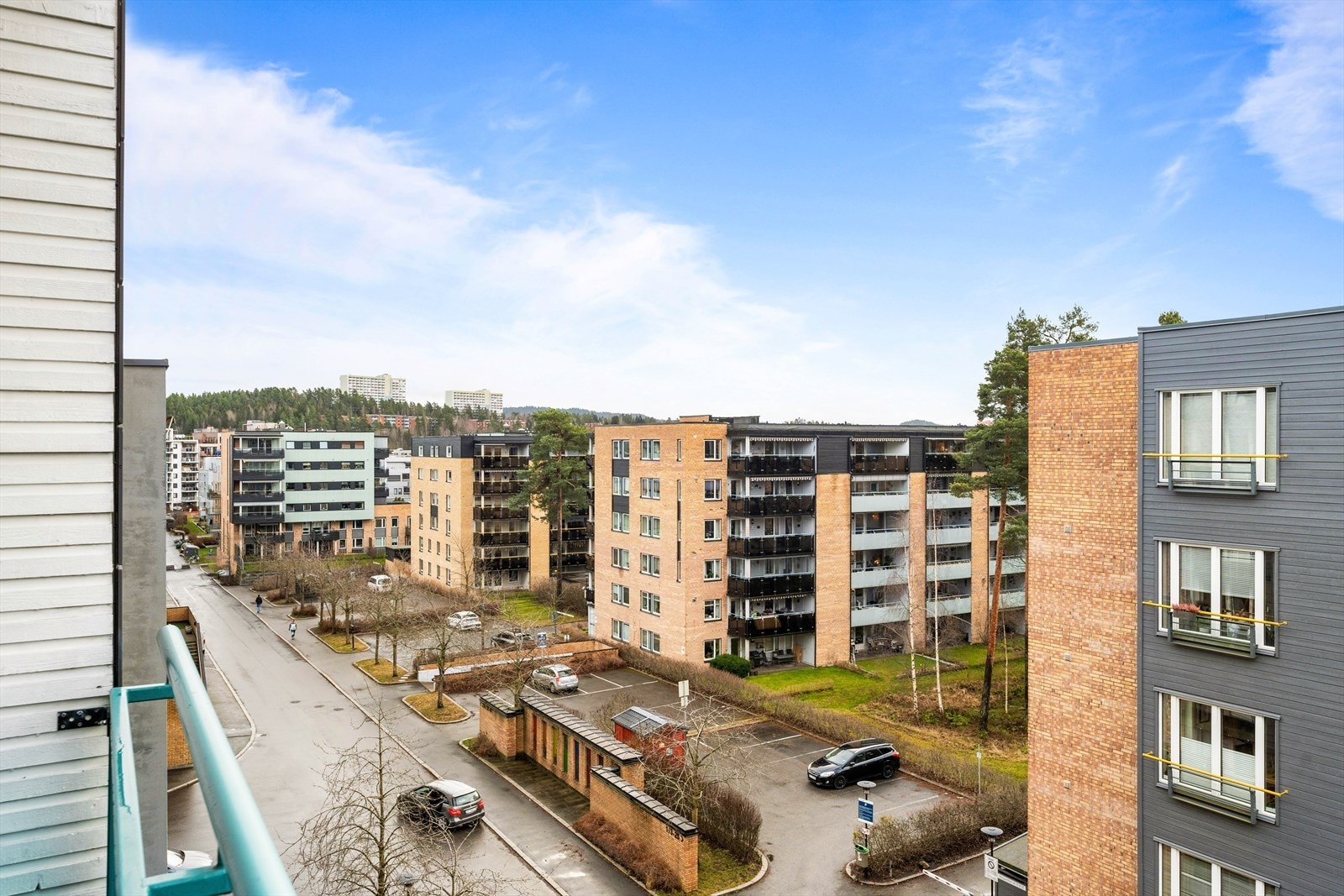 Leiligheten har en svært attraktiv beliggenhet med kort gangavstand til alt du trenger i hverdagen! Galleribilde