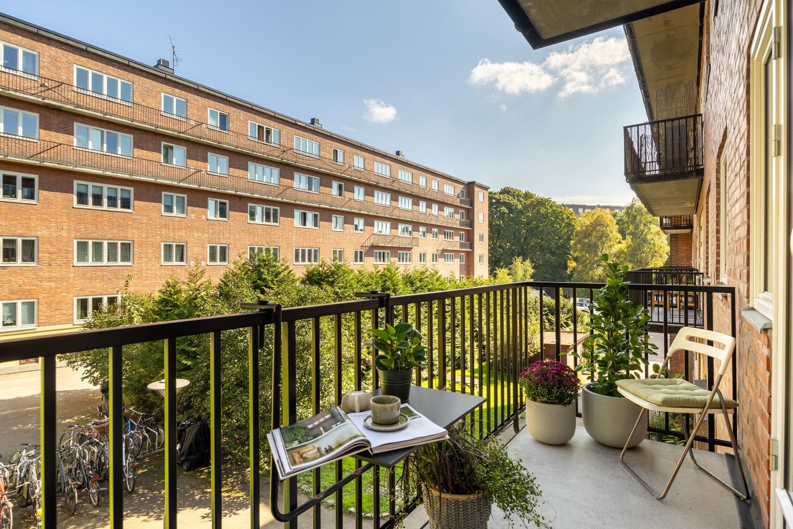 På balkongen har man morgensol frem til ca. 13:30. Galleribilde