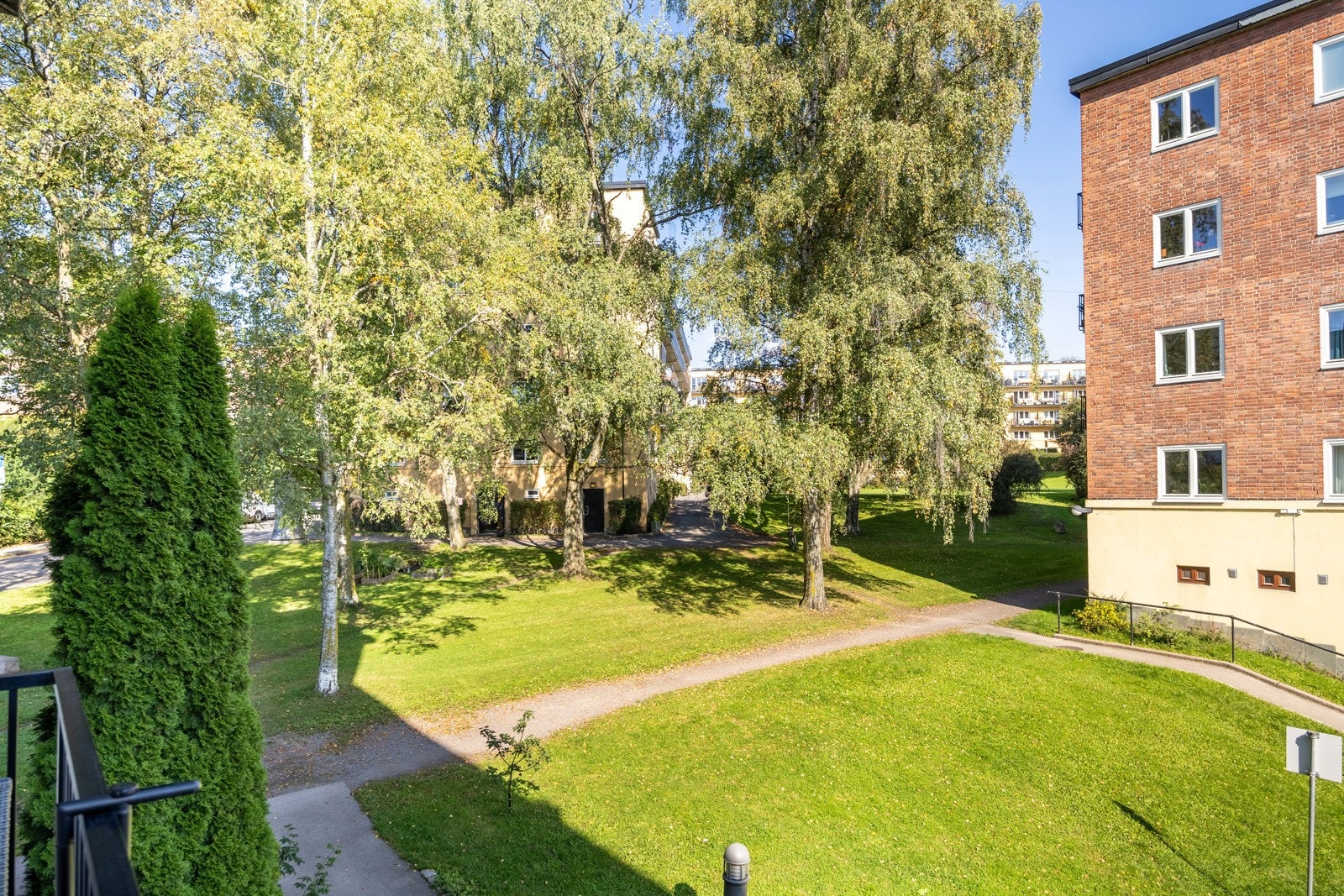 På felles grøntområde har man gode solforhold fra ettermiddagen til kveldssol. Galleribilde