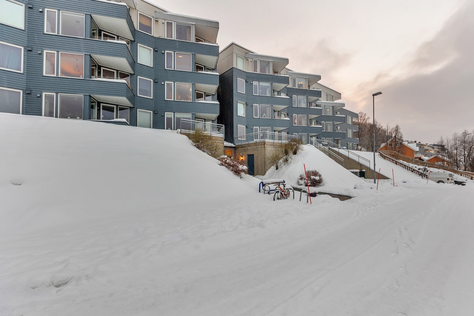 Gjesteparkering utenfor blokka Galleribilde