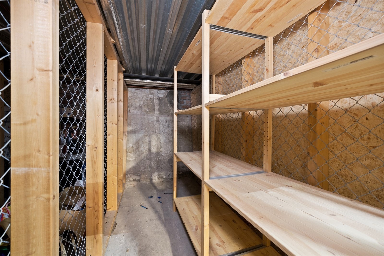 Medfølger bod i kjeller Galleribilde