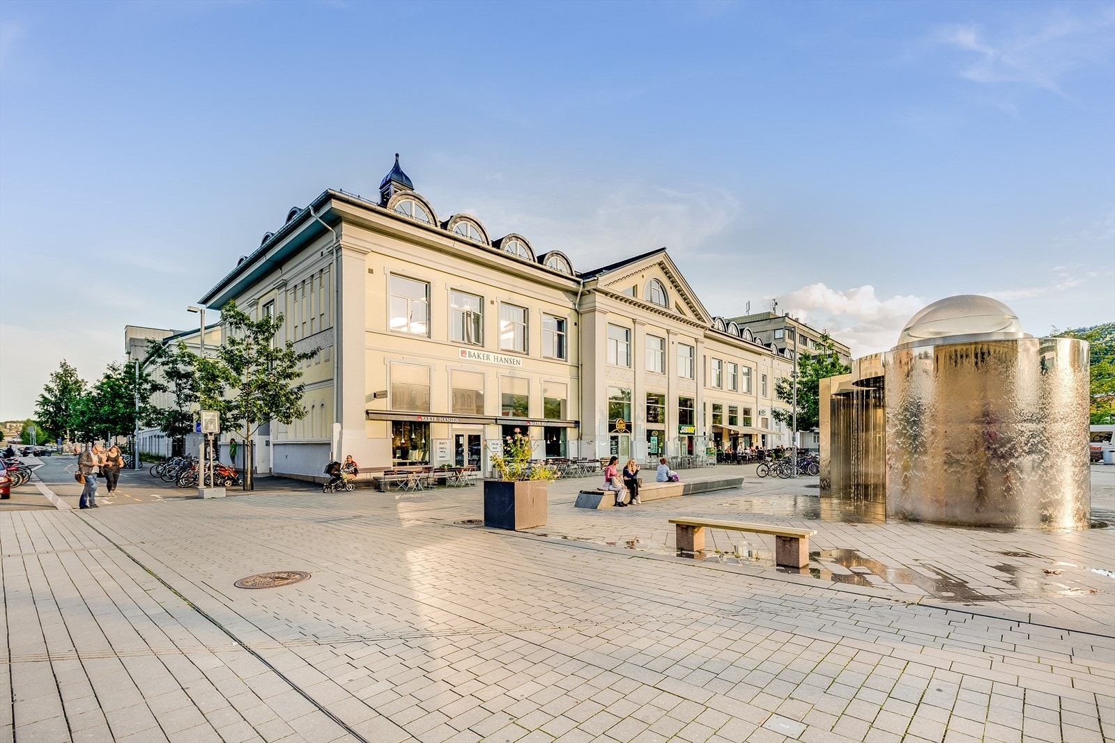 Dette er en praktisk anlagt 1-roms leilighet i meget sentrale og pendlervennlige omgivelser på Strømsø Torg Galleribilde