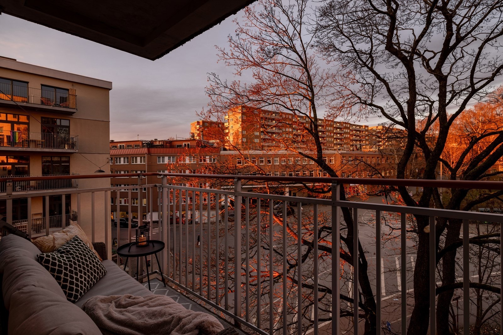 Nordøstvendt balkong på ca. 5 m² med fritt utsyn uten blokker foran. Galleribilde