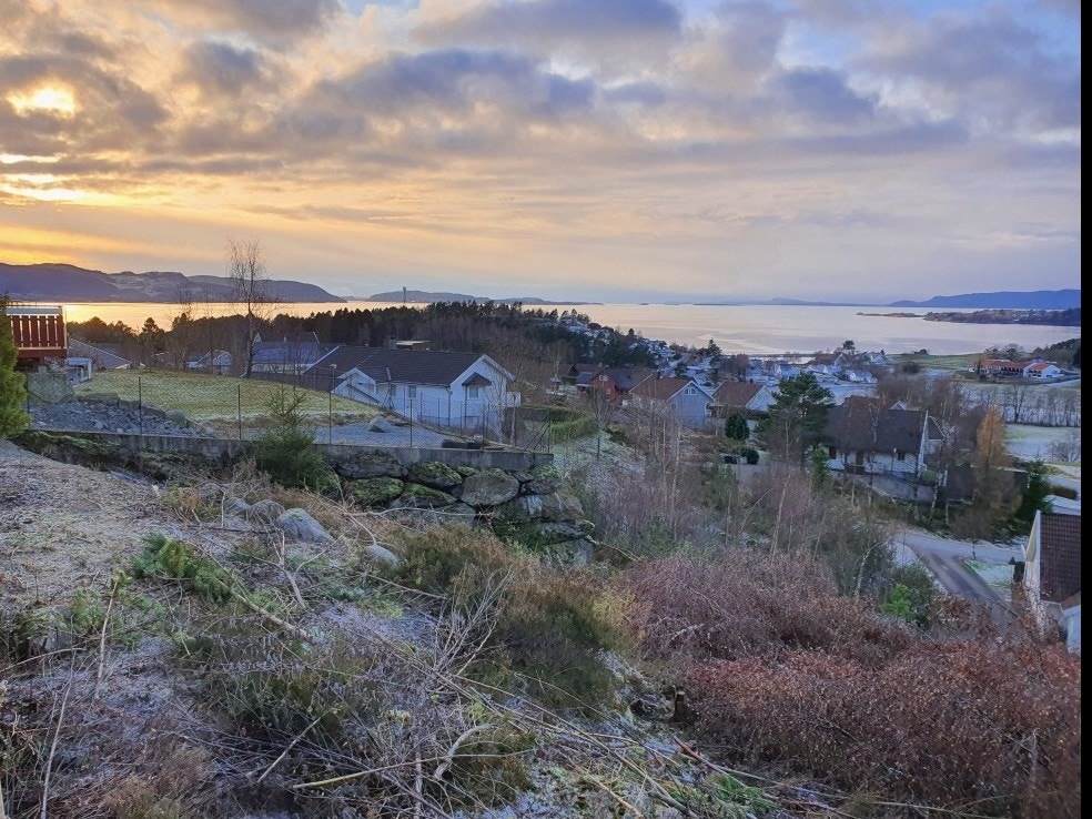 Både fra terrassen og stuen kan du nyte denne fantastiske utsikten! Privat bilde. Galleribilde