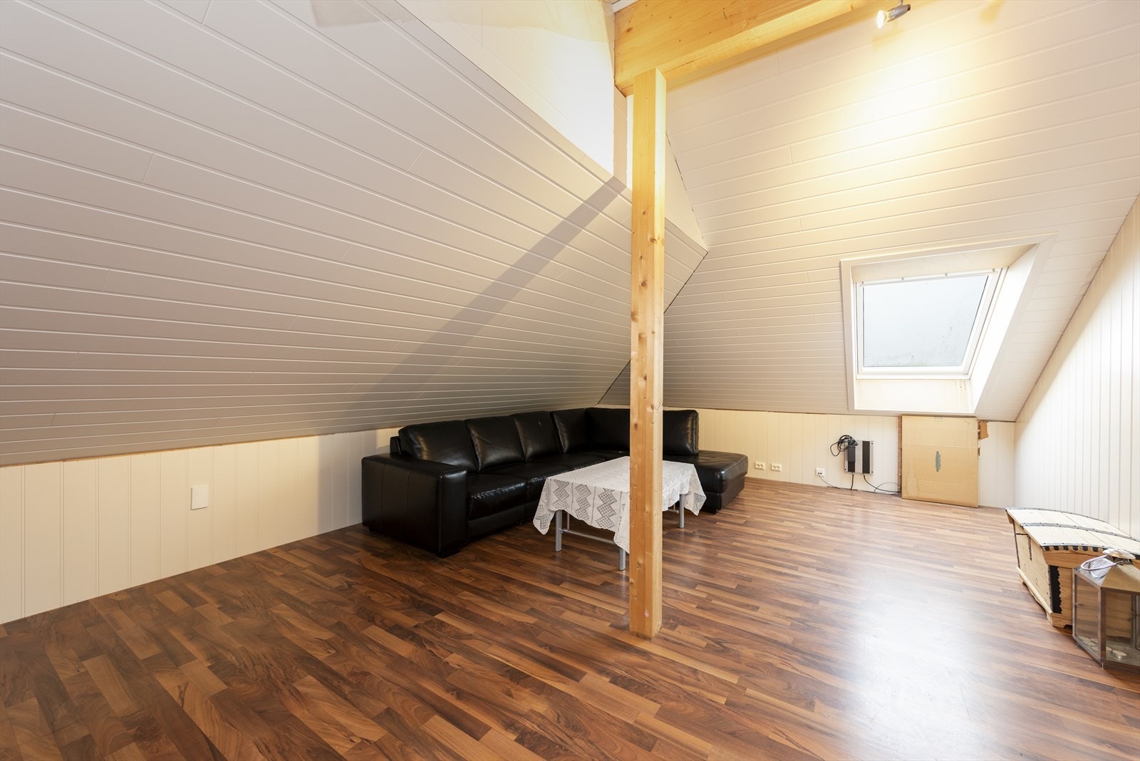 Loftstue. Galleribilde
