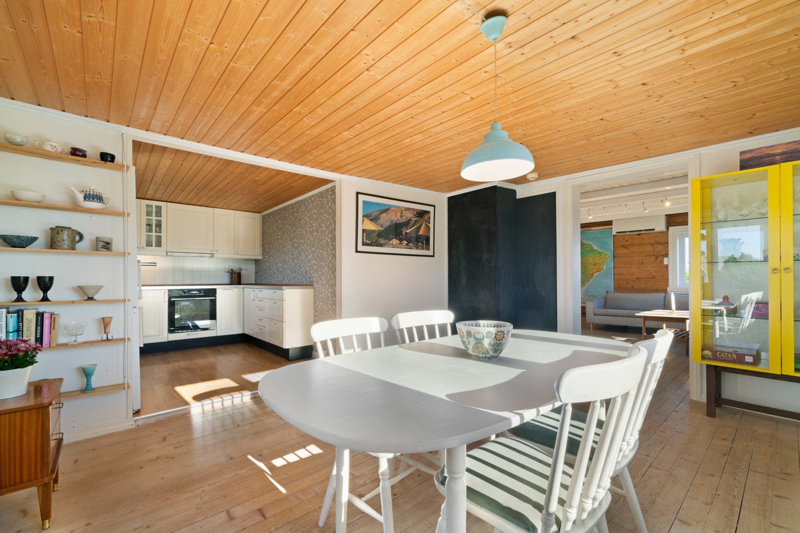 Spisestuen har videre adkomst til stue nummer to. Galleribilde