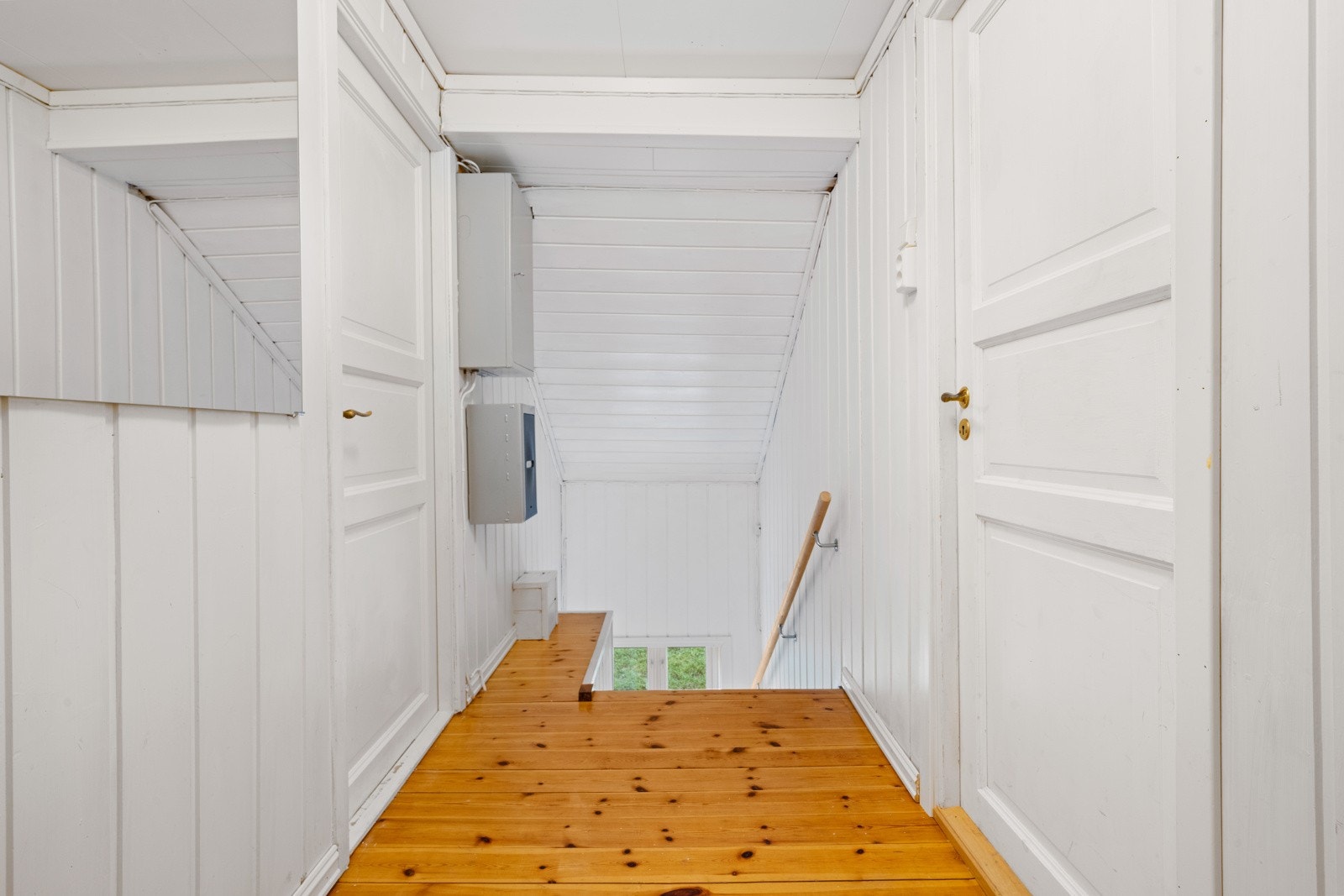 I loftetasjen finner man soveromsgang og tre soverom. Galleribilde