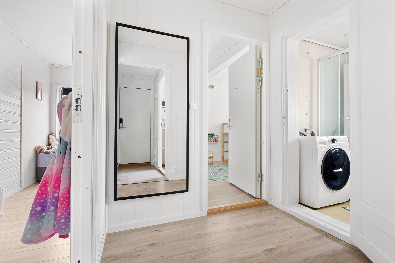 Korridor med inngang Galleribilde