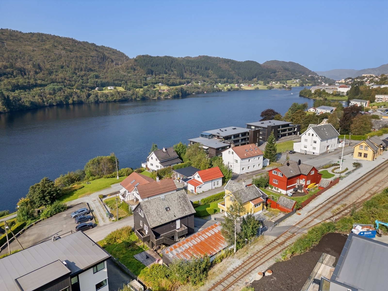 Flere populære turmuligheter og badeplasser i nærområdet. Galleribilde