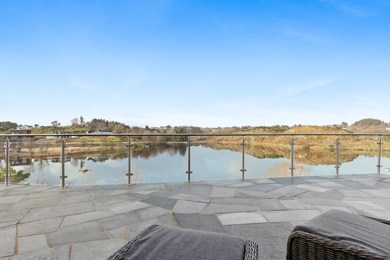 Glassrekkverk gjør utsiktsopplevelsen enda bedre. Galleribilde