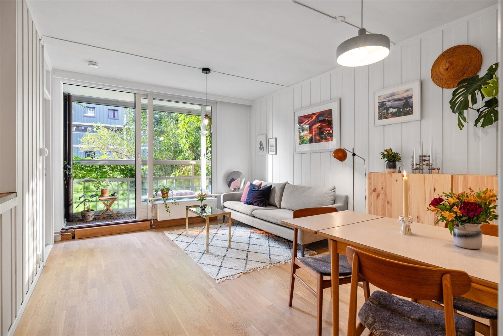 Selger: Leiligheten er koselig, med god planløsning og lite innsyn, og den innglassede balkongen oppleves som et ekstra rom både sommer og vinter Galleribilde