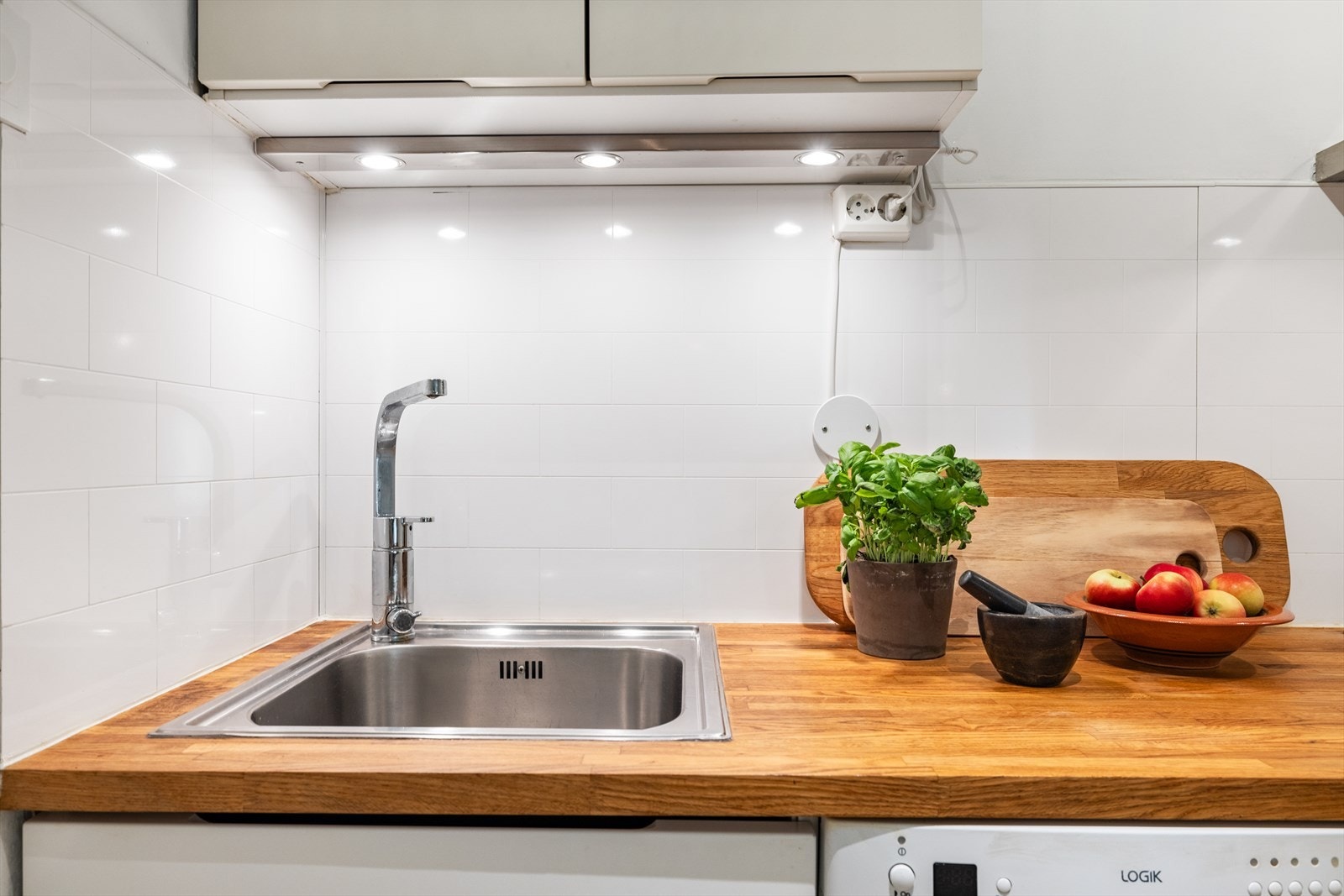 Nytt Kvik-kjøkken fra 2017 med integrerte hvitevarer Galleribilde