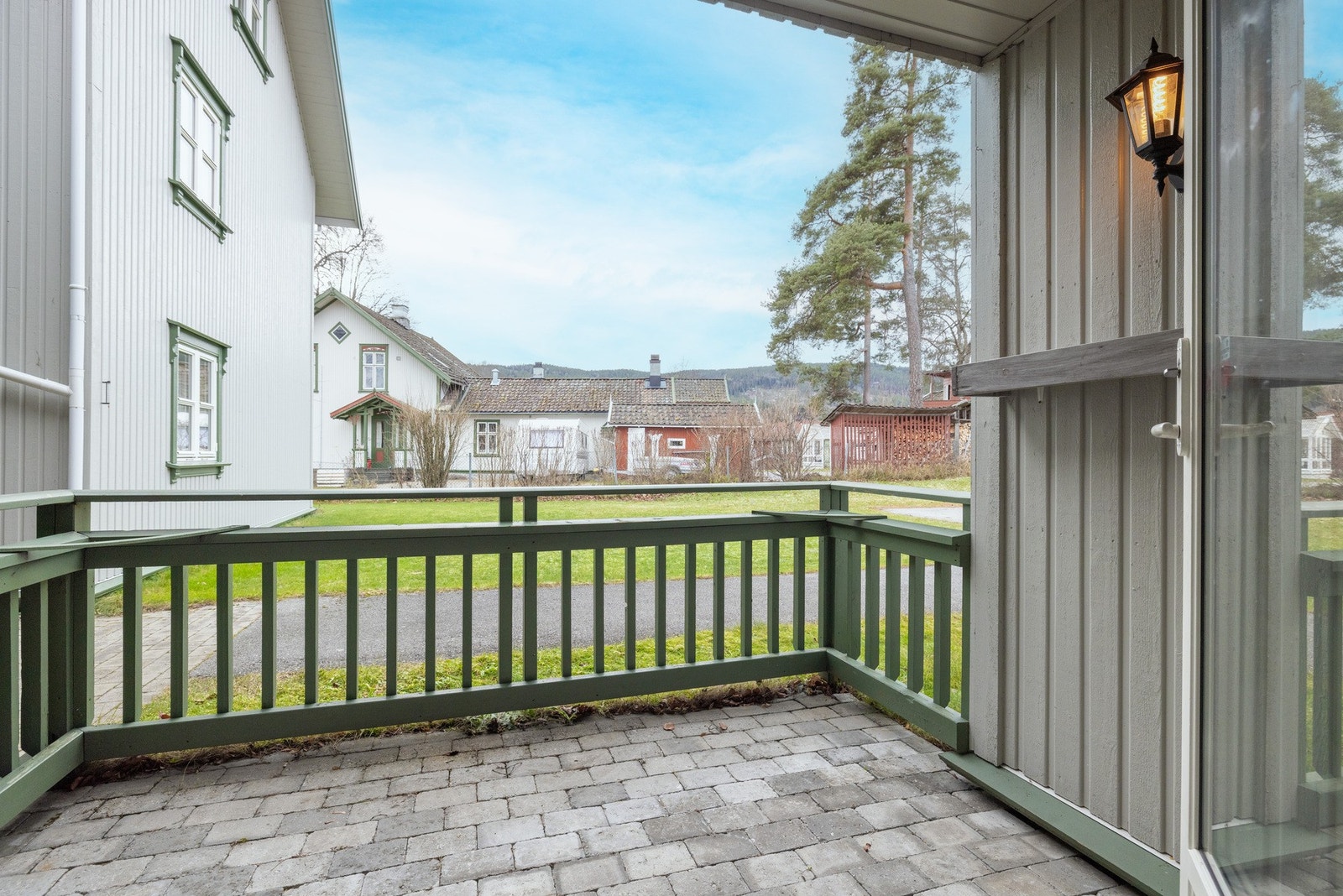 Lun uteplass mot sør-vest. Galleribilde