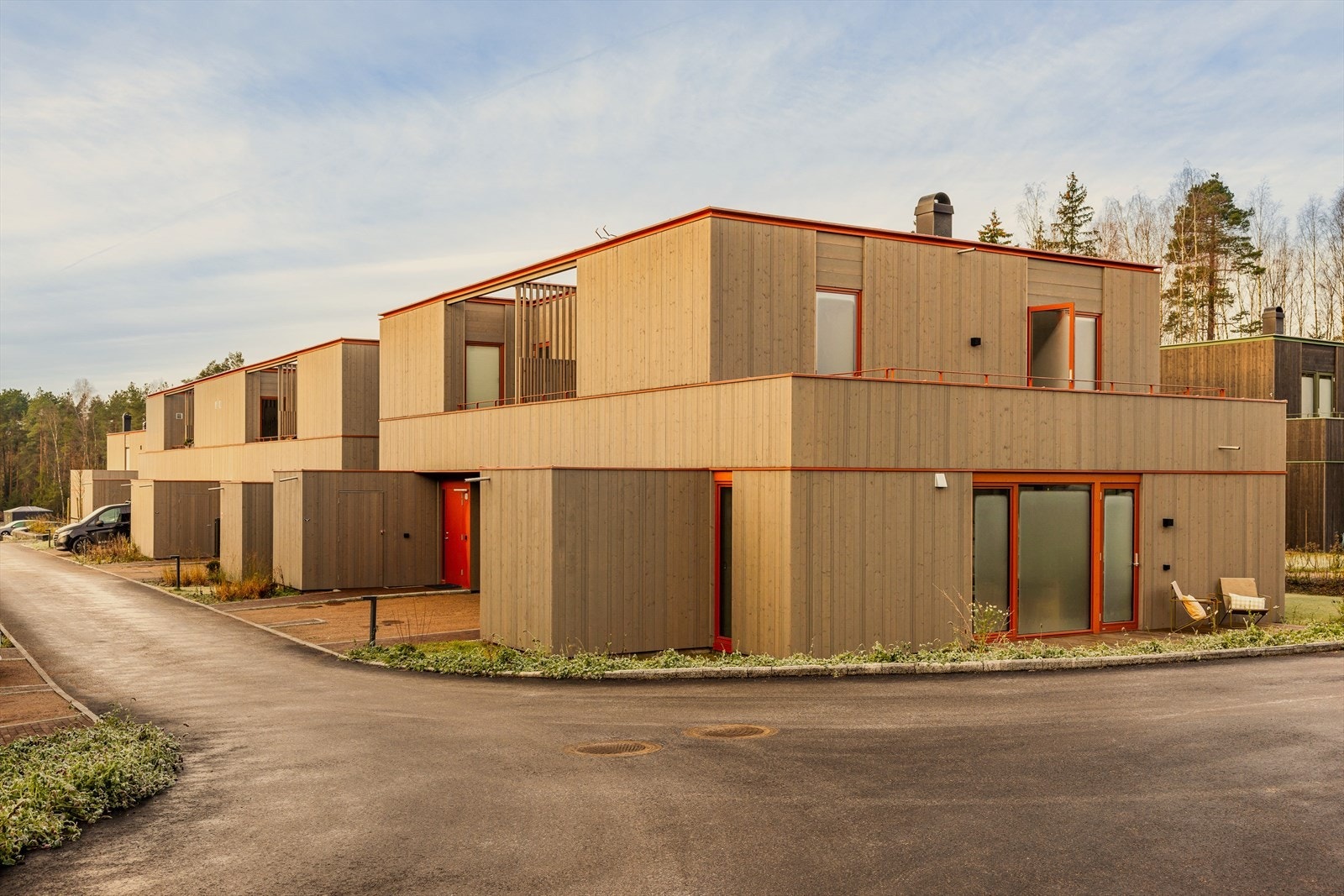 Området er flott opparbeidet med asfalterte internveier, og med et landskap rundt omgitt av gamle furu- og eiketrær. Galleribilde