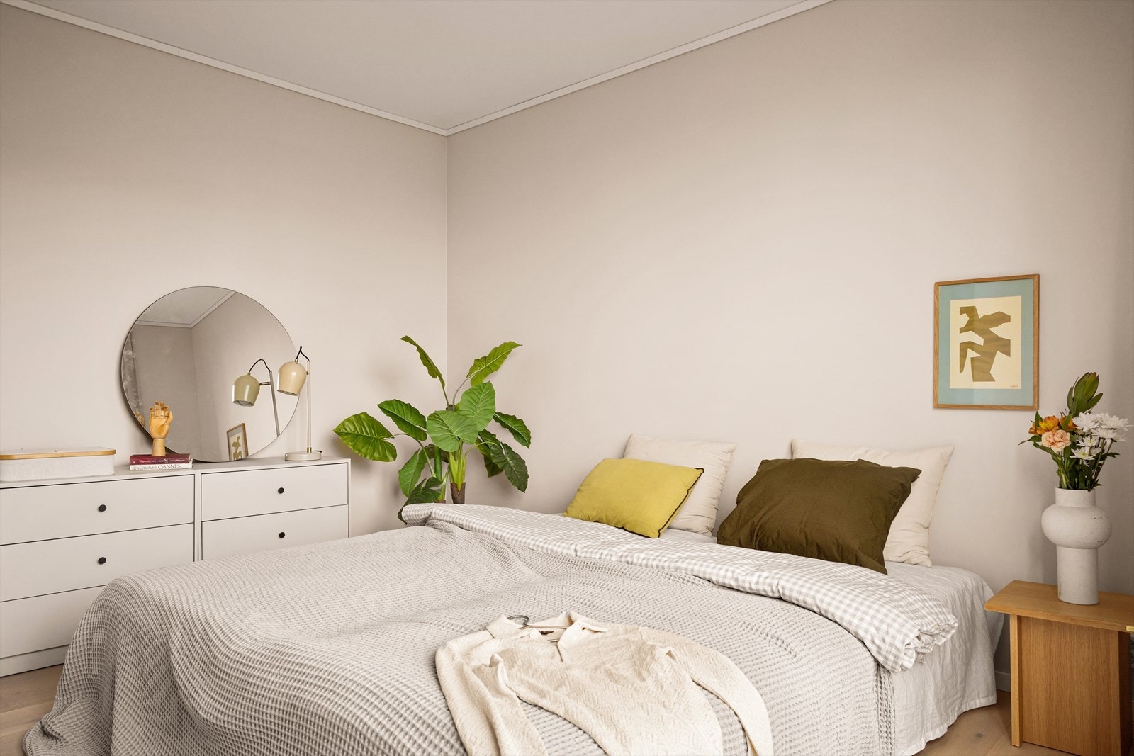 I boligens 2. etasje ligger boligens 3 soverom. Alle av god størresle mellom 10,5 m2 og 12,5 m2. Galleribilde