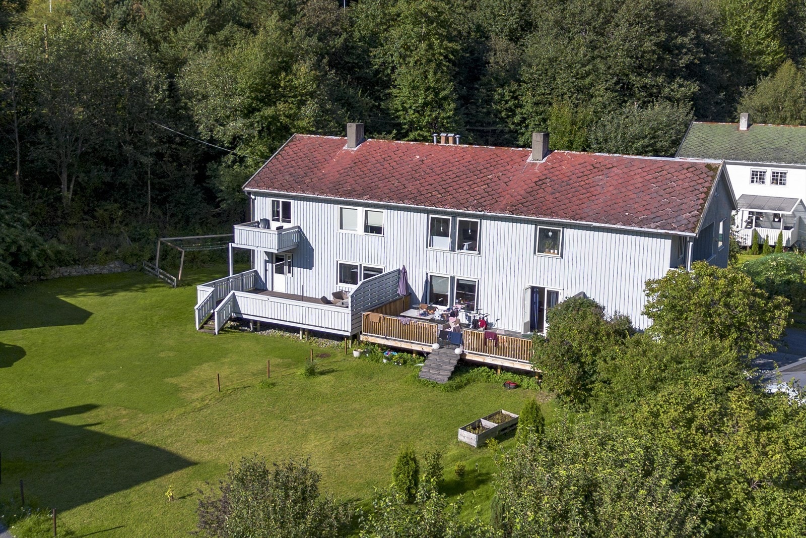 Leilegheita har ei fin planløysing og inneheld stove, kjøkken, tre soverom, bad og gang. Galleribilde