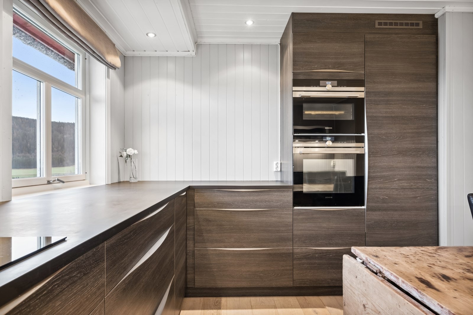 Integrerte hvitevarer, godt med benk/skapplass. Galleribilde