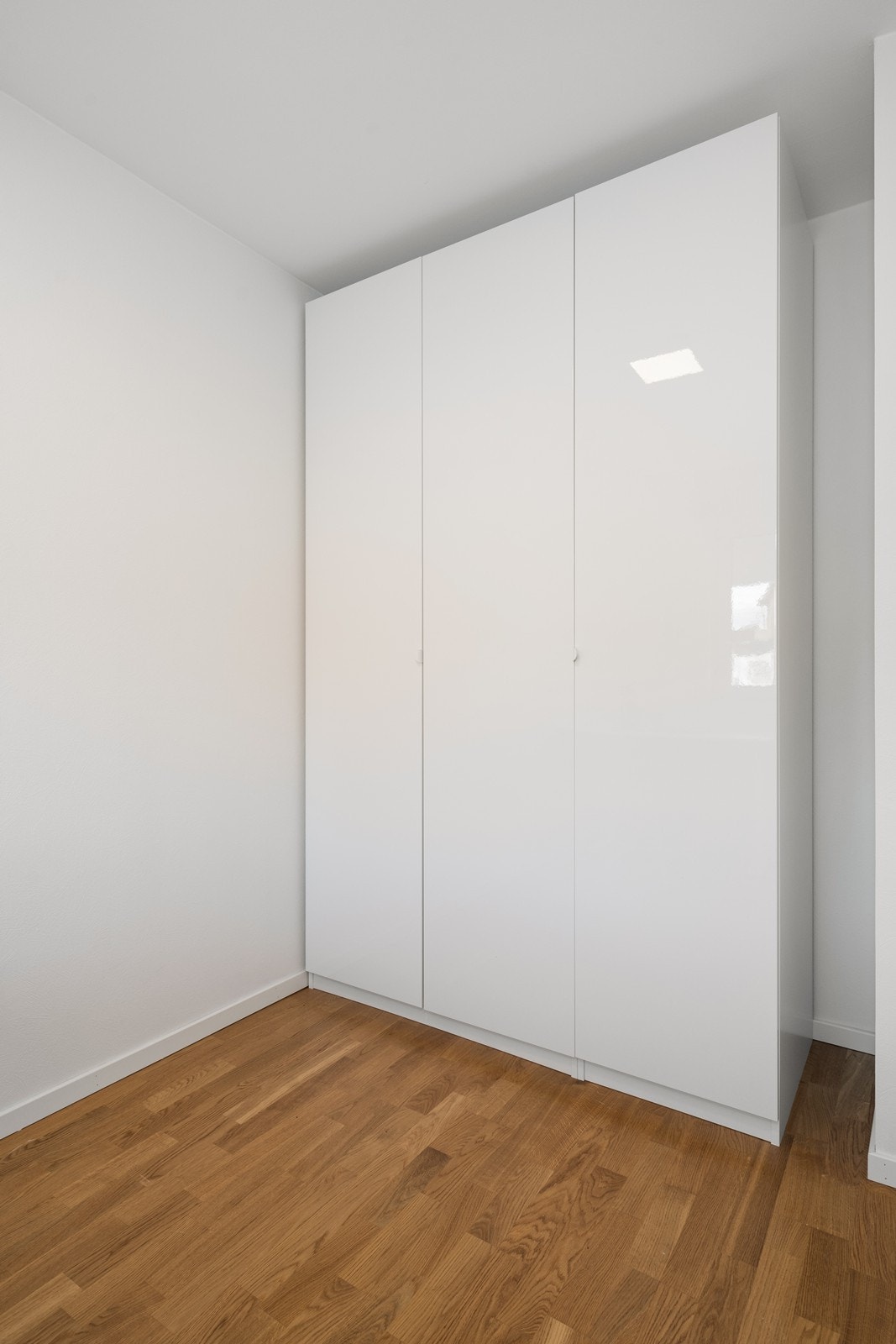 Stort garderobeskap på soverom 2 Galleribilde