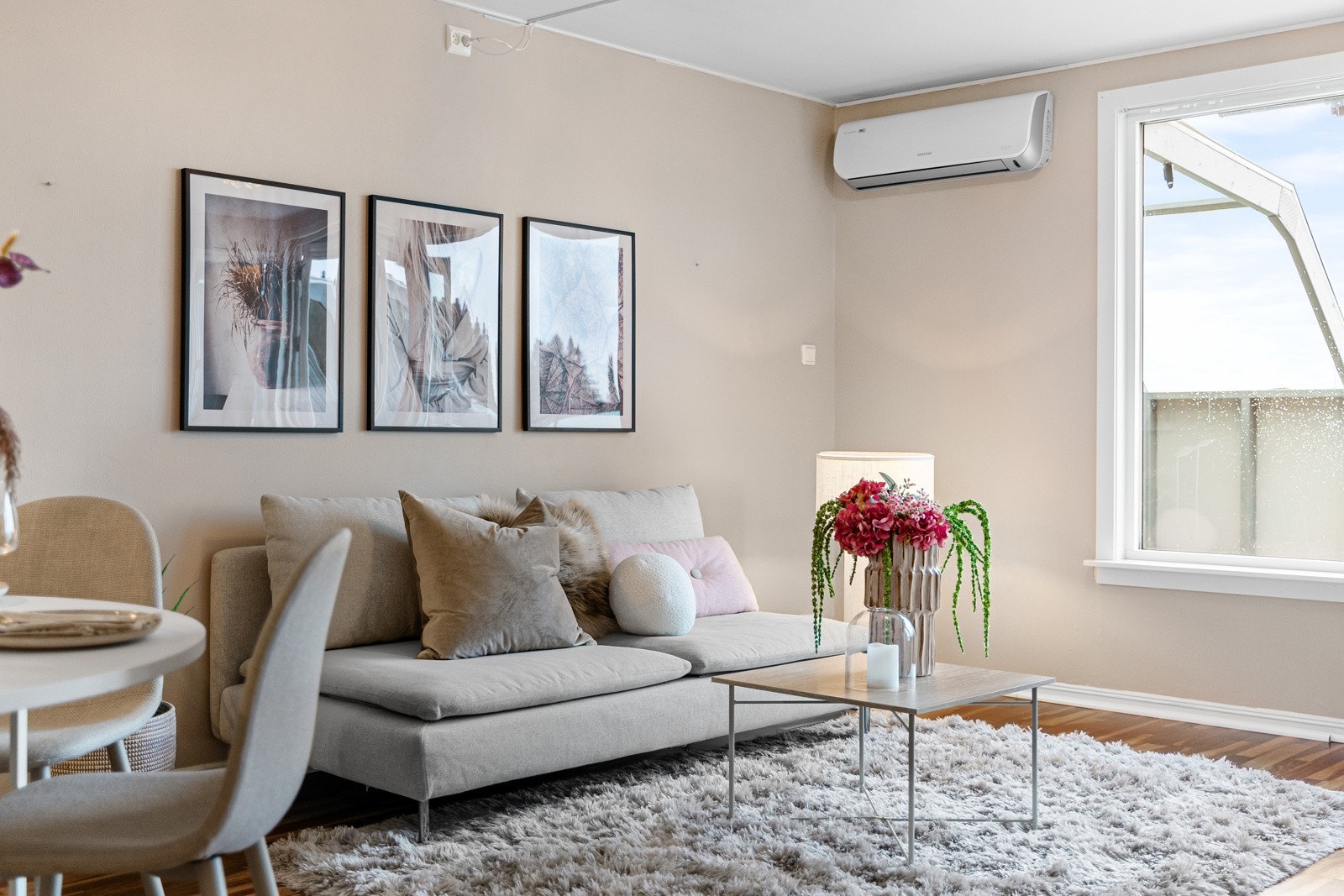 I stuen er det montert varmepumpe som gir et behagelig inneklima uansett vær. Galleribilde