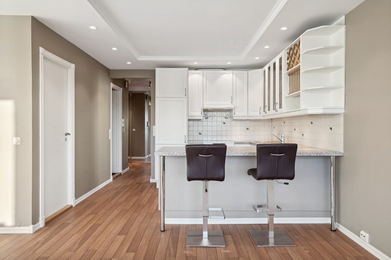 Stue/ kjøkken med skipsgulv Galleribilde