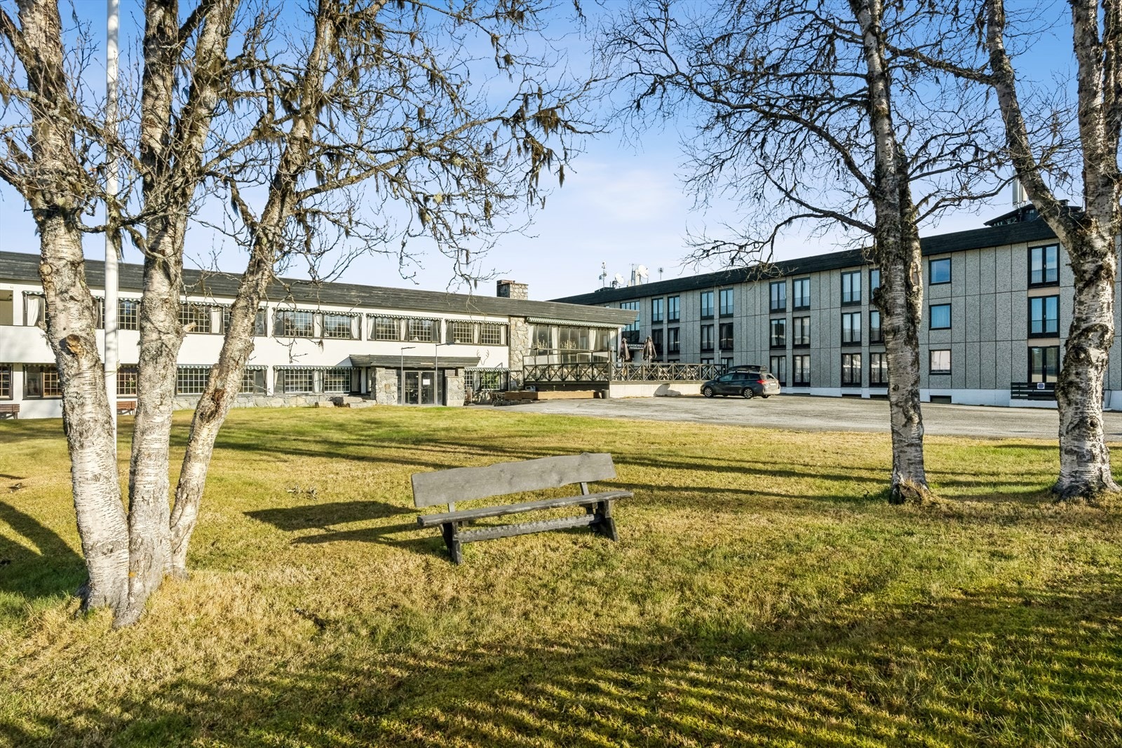 Leiligheten ligger på gamle Sanderstølen Hotell. Sanderstølen ligger på fjellet mellom Hallingdal og Valdres. Her har du nærhet til flott natur året rundt, og muligheter for aktiviteter som sykling, fisking, langrenn, alpint og flotte fotturer på topper. Galleribilde