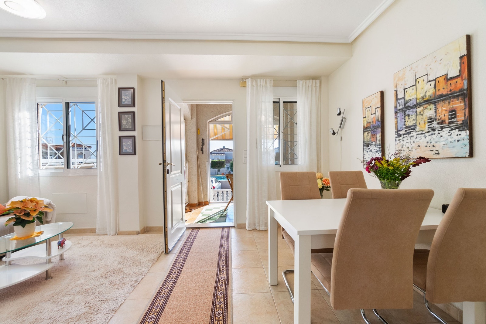 Spiseplass og stue Galleribilde