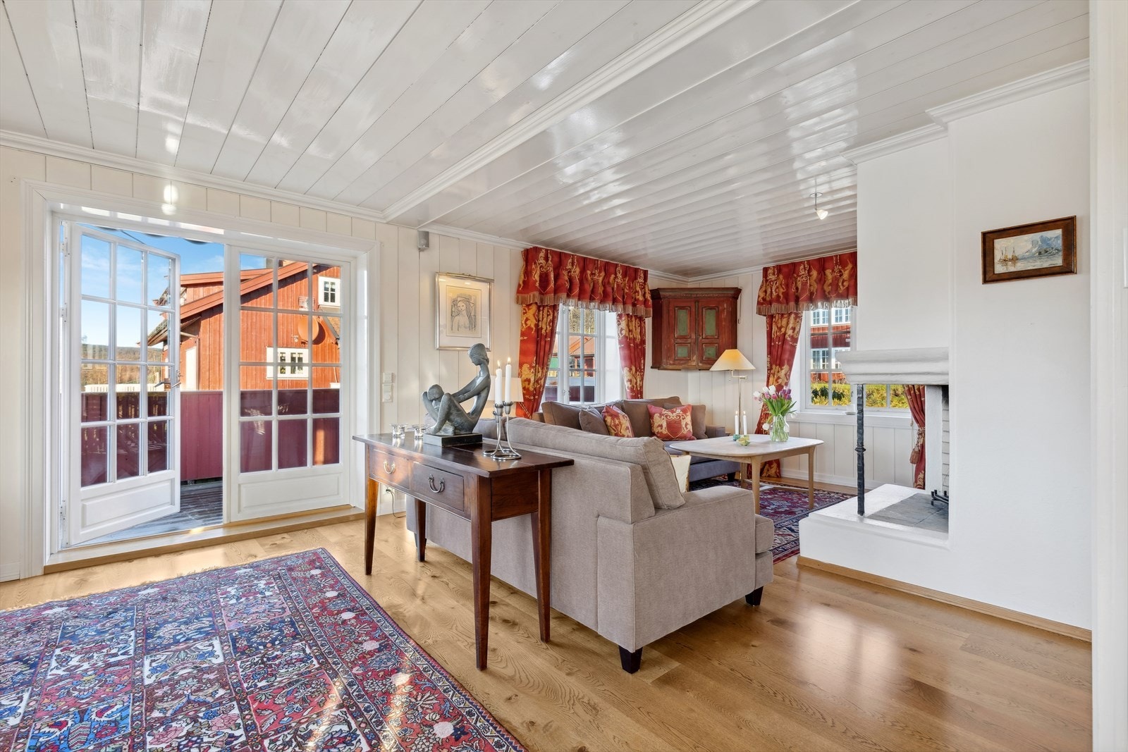 Fra stuen er det utgang til balkong. Galleribilde