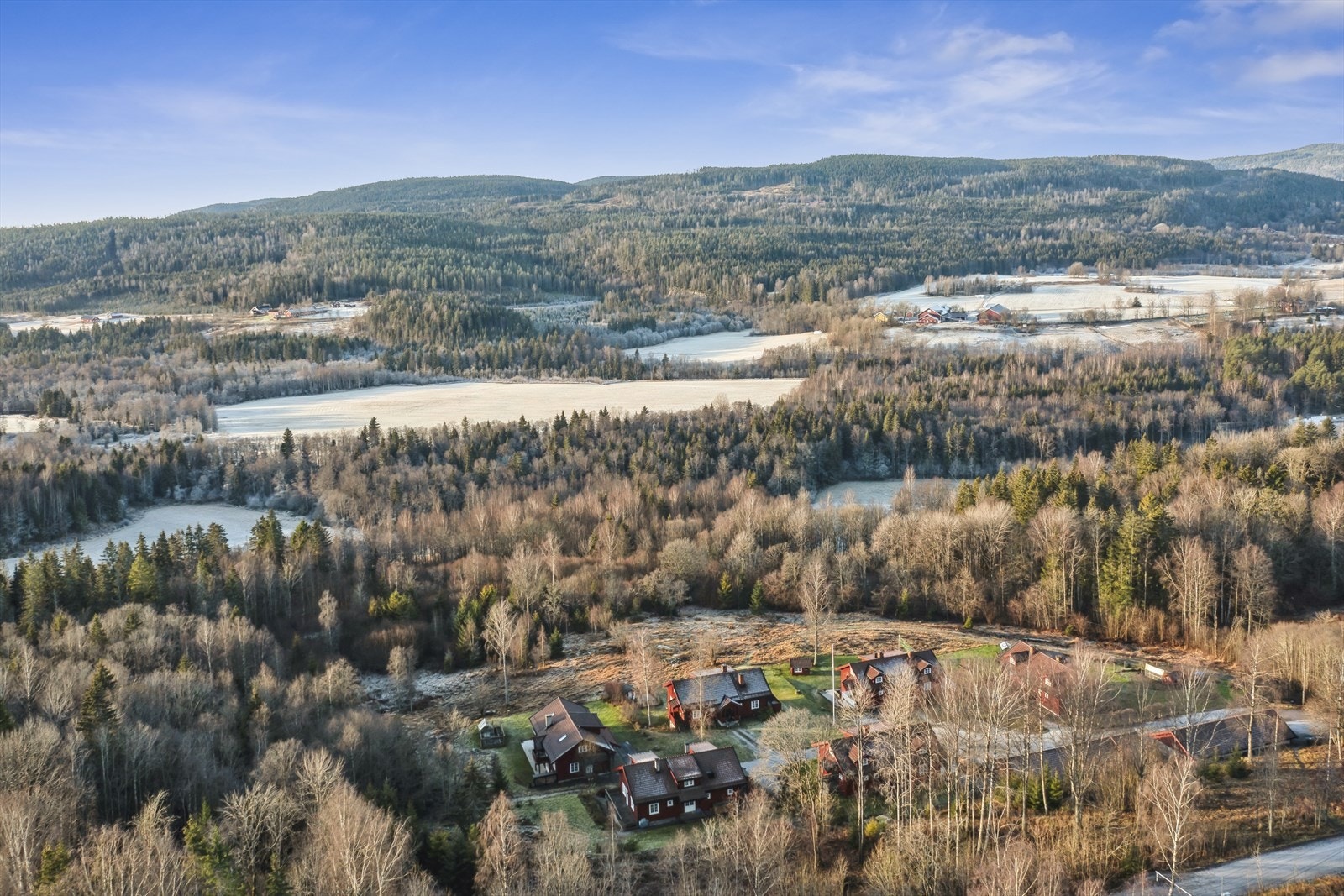 Her bor du med kort vei til Wyllerløypa i Oslo vinterpark. Med flombelysning i alle 18 bakker og ny 6-seter stolheis i Wyller, er dette Oslo områdets største aktivitetsanlegg for barn og voksne om vinteren Galleribilde