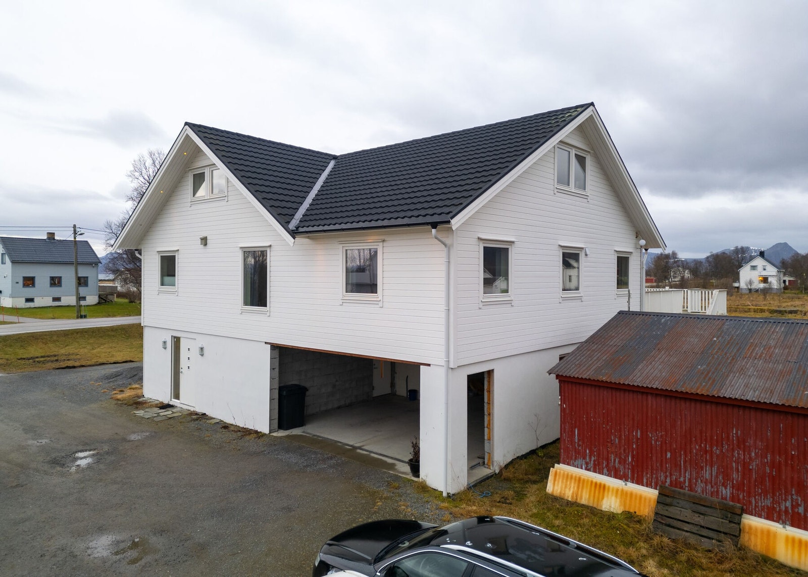 Boligen som opprinnelig ble oppført i 1951, ble i 2011 omfattende tilbygd, ombygd og renovert. Galleribilde