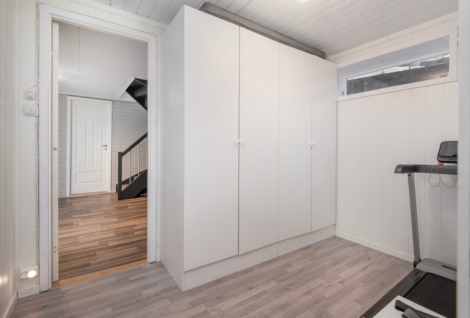 Det er to boder i u.etg. Galleribilde