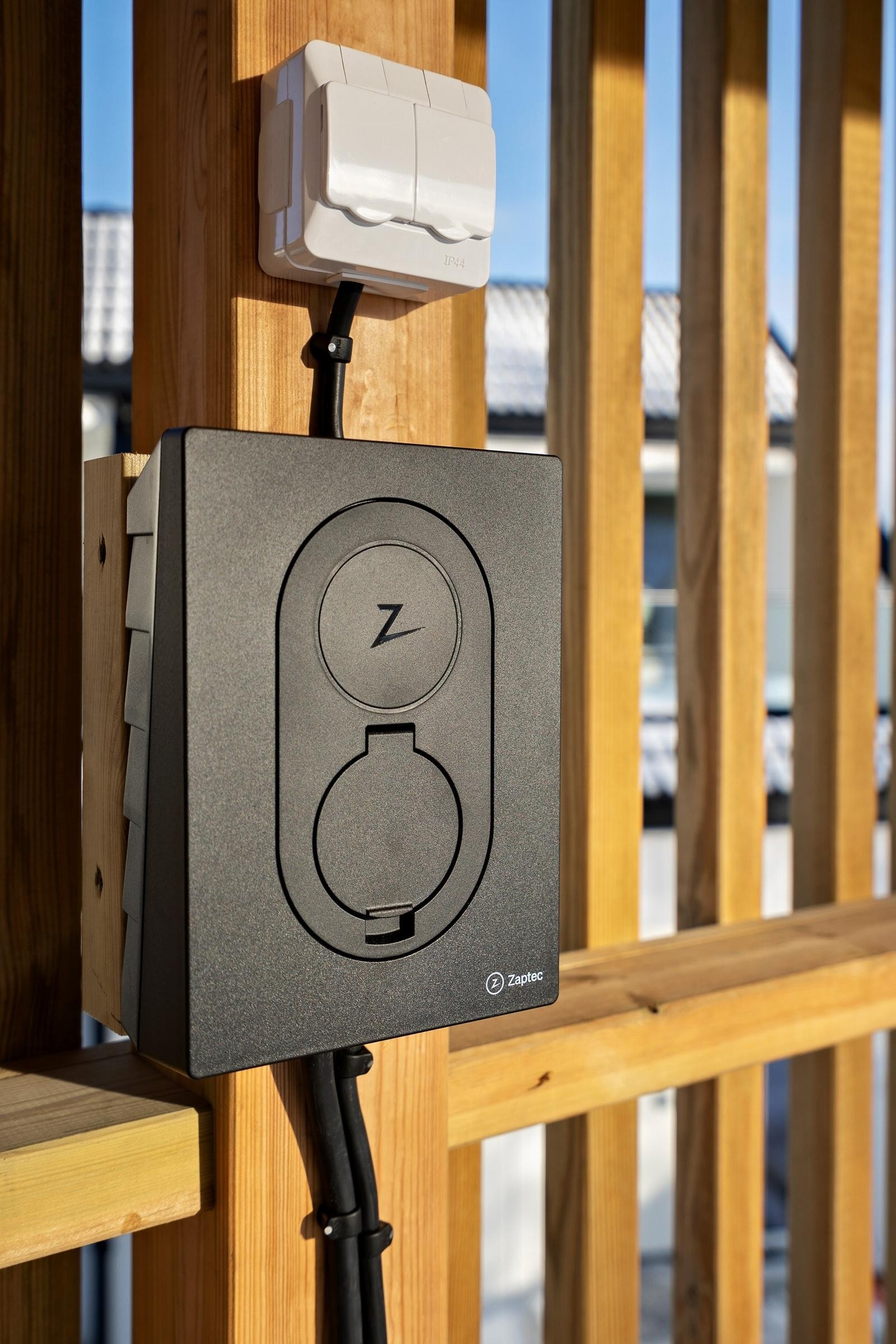 Ladeboks i carport Galleribilde