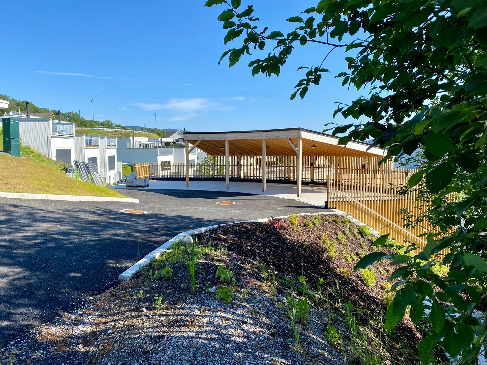 Egen carport med ladeboks samt biloppstillingsplass er inkludert i prisen Galleribilde