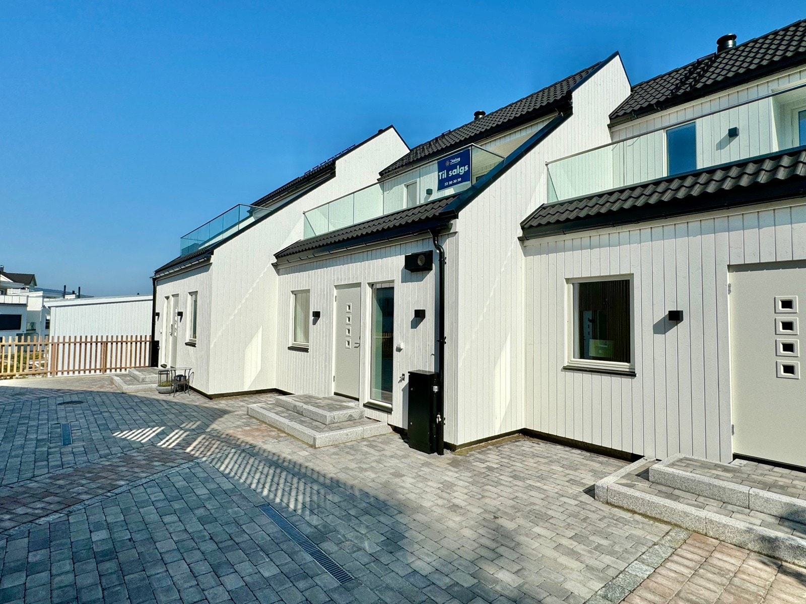 Ny meget tiltalende kjedet enebolig med høyere standard og eksklusive detaljer Galleribilde