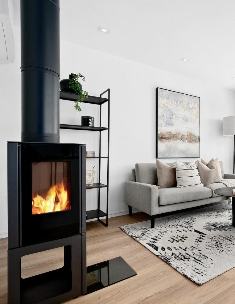 Energiøkonomisk og komfortabel bolig med vannbåren gulvarme i alle gulv hvor det er boret etter jordvarme | vedovn i stuen | aircondition Galleribilde