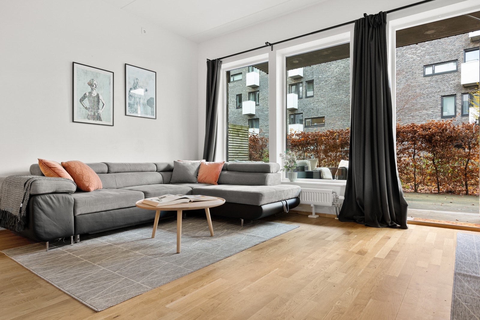 Leiligheten ligger skjermet til i 1. etasje, og har stor markterrasse på 28 kvm. Galleribilde