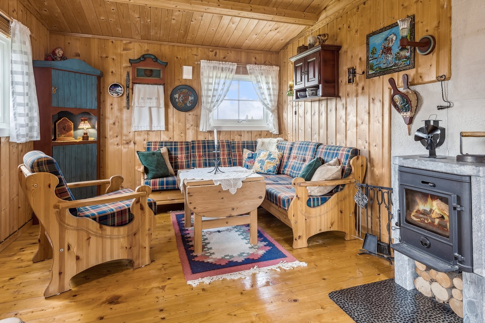 Stue med klebersteinsovn. Galleribilde