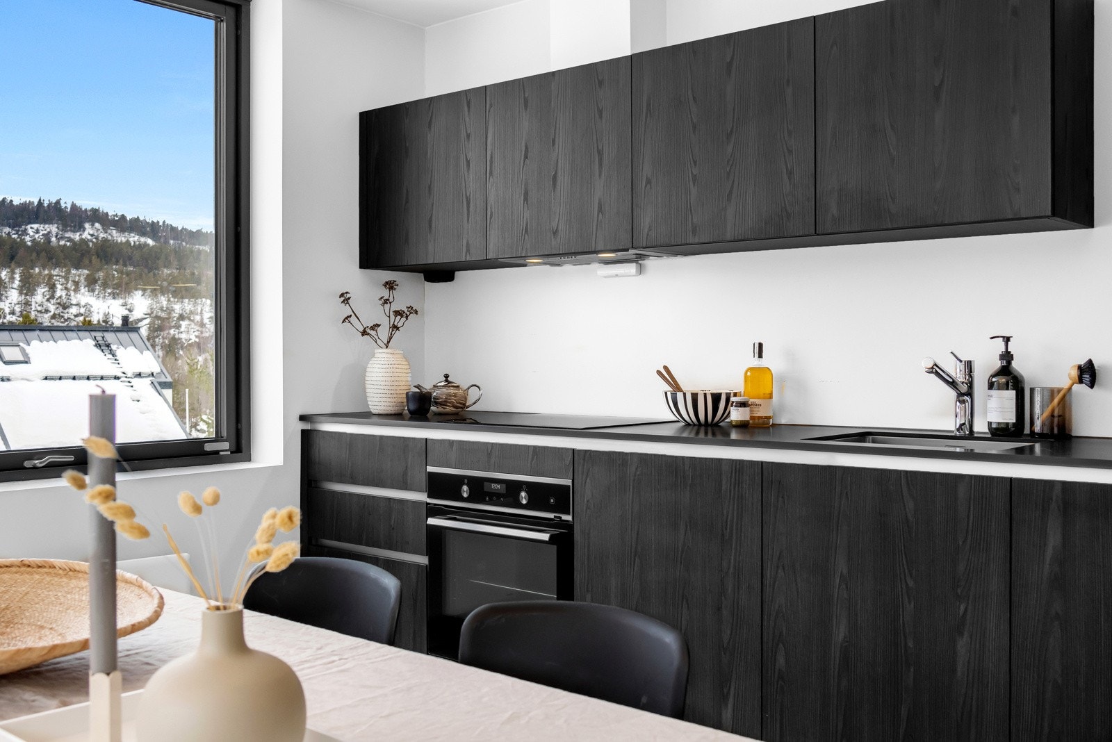 Det er god oppbevaringsplass i innredningen. Galleribilde