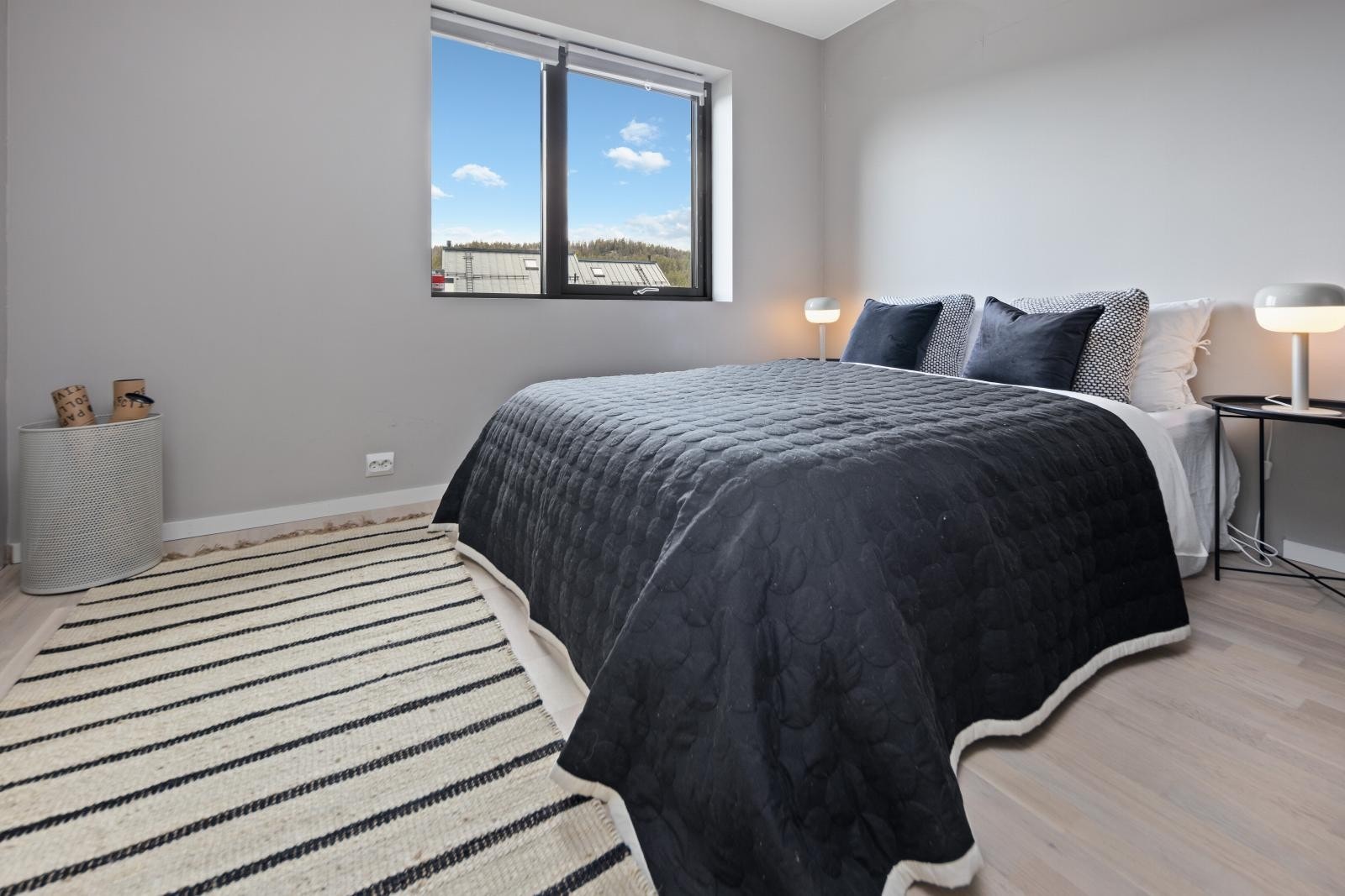 Boligen har to soverom, hvorav begge ligger i første etasje. Galleribilde