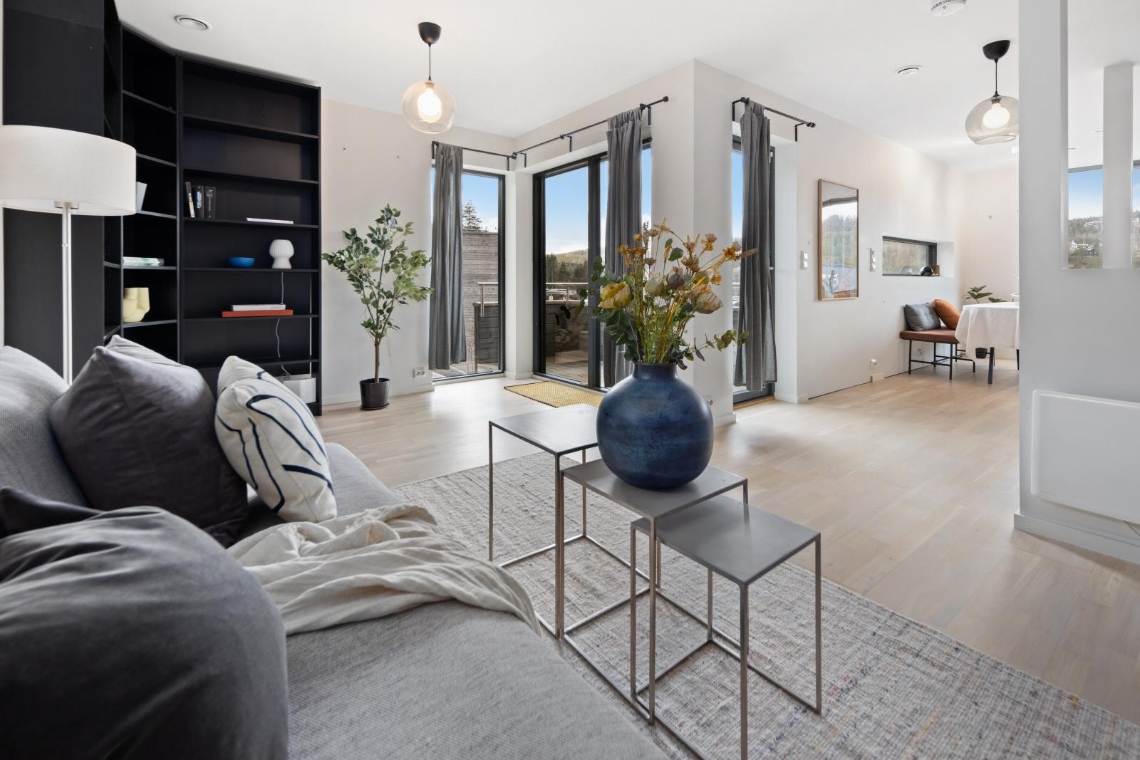 Moderne og delikat del av tomannsbolig med god planløsning og standard. Galleribilde