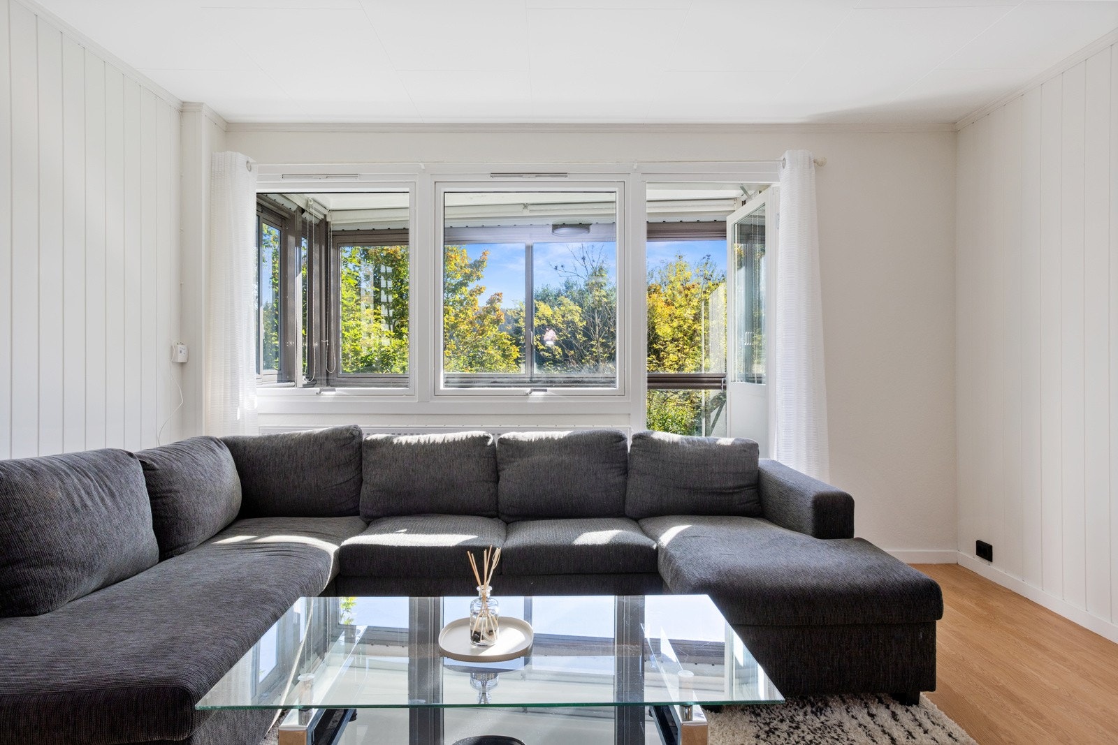 Stuen er svært usjenert med trivelig utsyn. Galleribilde