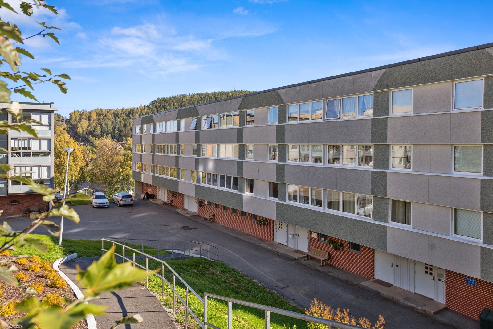 På Fjell bor du lettvint med nærhet til skole, barnehage og dagligvare. Gode bussforbindelser. Galleribilde